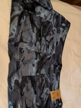 AFTCO Men's Cargo Shorts - Black & Gray Camo